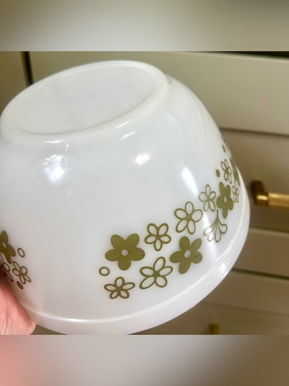 Vintage Pyrex CRAZY DAISY Milk Glass 1.5 QT Bowl • Spring Blossom Green